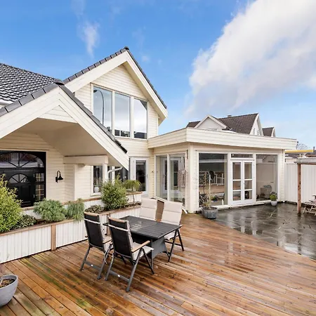 Villa 5 Bedrooms 5 Bathrooms And Large Swimming Pool Stavanger