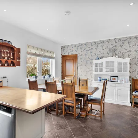 5 Bedrooms 5 Bathrooms And Large Swimming Pool Villa