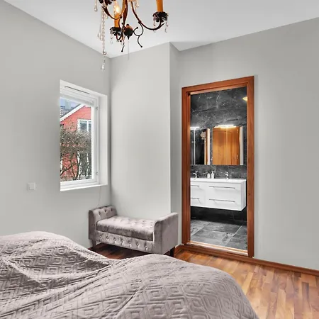 5 Bedrooms 5 Bathrooms And Large Swimming Pool * Stavanger